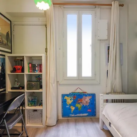 Spacious Flat In The 16th District - - Welkeys *
