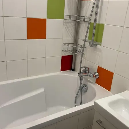 Spacious Flat In The 16th District - - Welkeys Daire